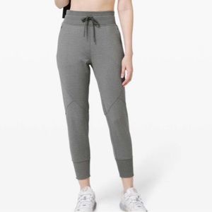NWOT Lululemon Metro miles joggers.